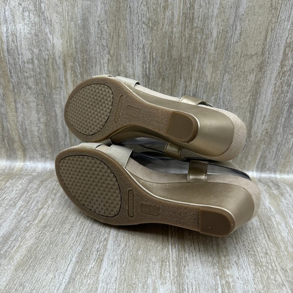 Aerosoles Light Rail 7.5 M Beige Gold Stretch‎ Band Straps Wedge Sandals - Picture 9 of 10